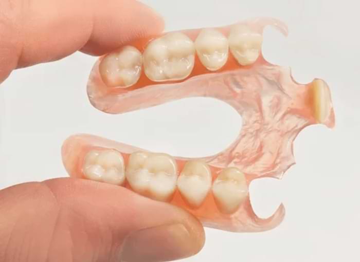 دندان مصنوعی ژله ای نسل جدید دندان برای میانسالان و سالمندان